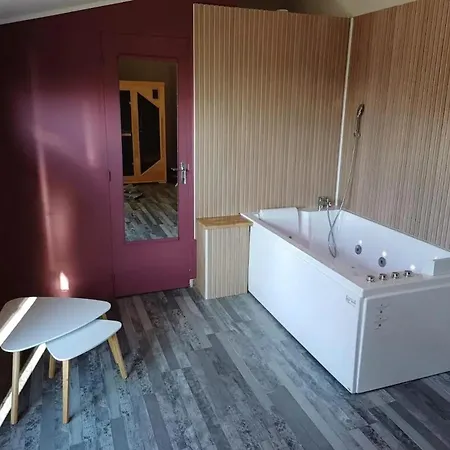 Chalet Avec Bain A Remous A *