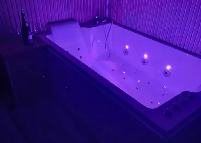 Avec Bain A Remous A Alpehytte Saint-Loup-Terrier