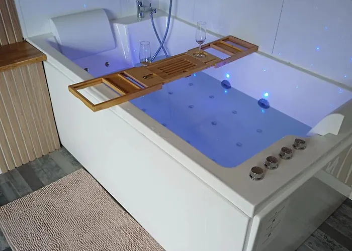 Avec Bain A Remous A Saint-Loup-Terrier